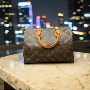 Louis Vuitton Speedy 25 Monogram Iconic LV Classic | Gorgeous Patina | Must Have